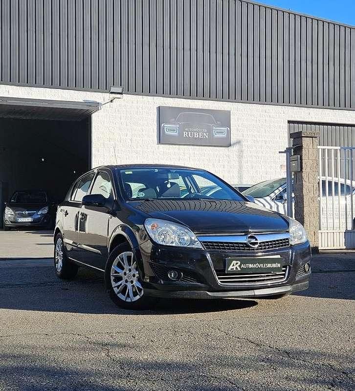 Usado Opel Astra Cosmo 109 CV (80 kW) 2009 Negro Utilitario