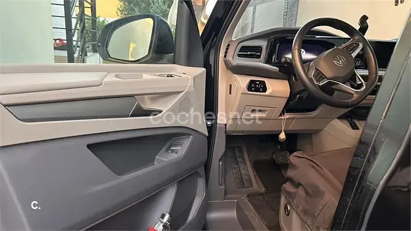 Usado VW Multivan Style 218 CV (160 kW) 2023 Negro Monovolumen