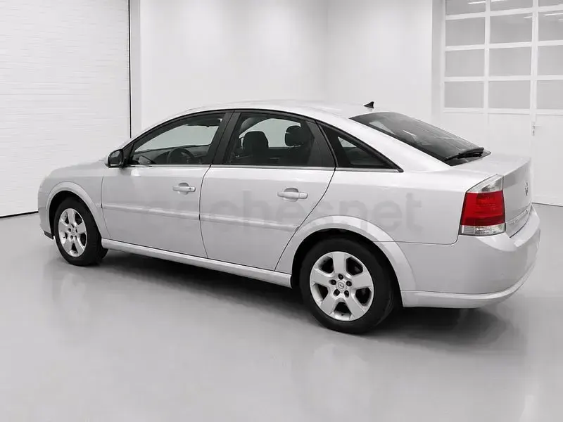 Usado Opel Vectra Elegance 140 CV (102 kW) 2007 Gris / plata Berlina