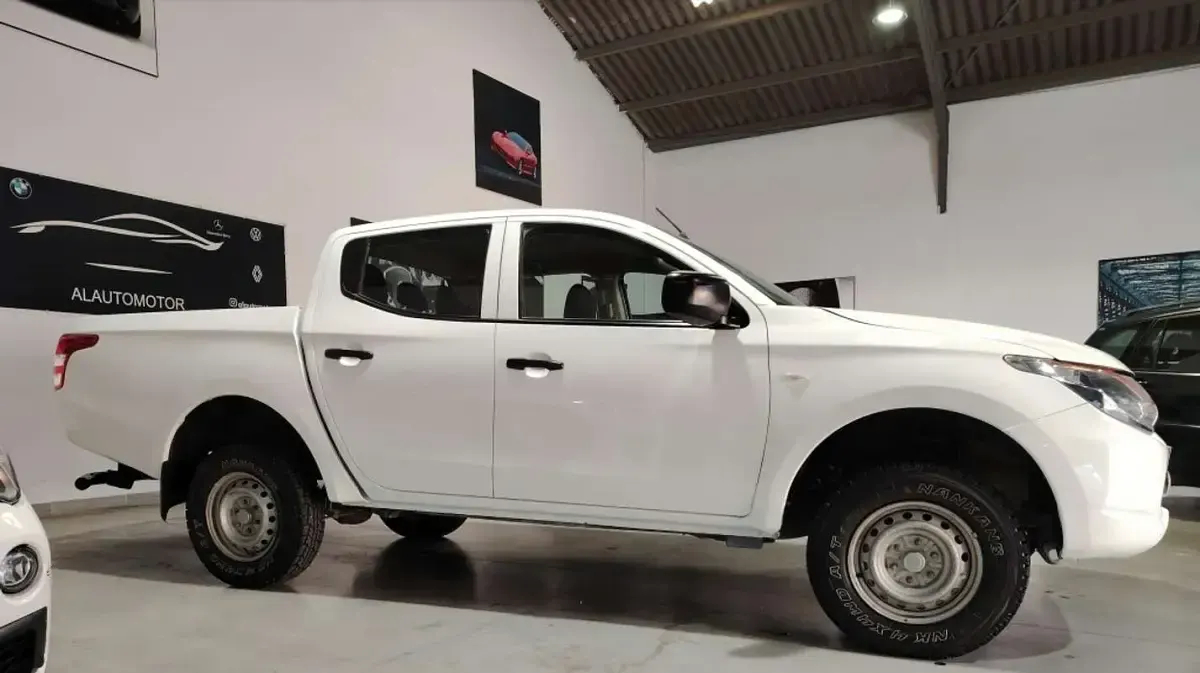 Usado Mitsubishi L200 150 CV (110 kW) 2020 Blanco Pickup/Camioneta