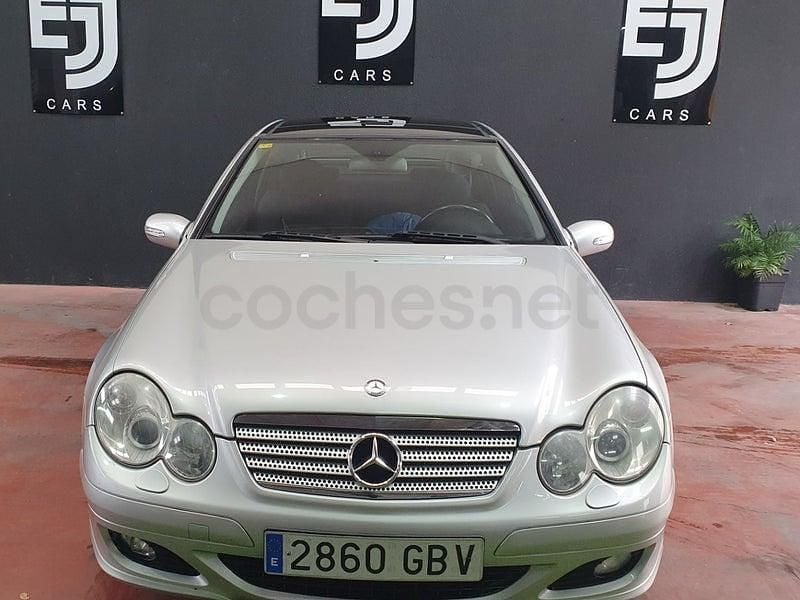 Usado Mercedes C180 143 CV (105 kW) 2008 Gris / plata Berlina