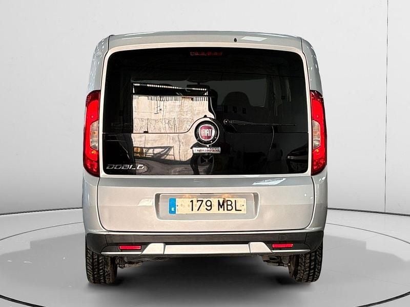 Usado Fiat Doblò Trekking 120 CV (88 kW) 2022 Gris Monovolumen