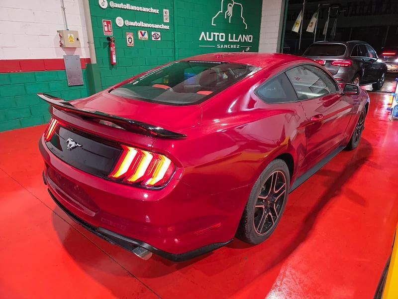 Usado Ford Mustang 290 CV (213 kW) 2018 Rojo Coupe