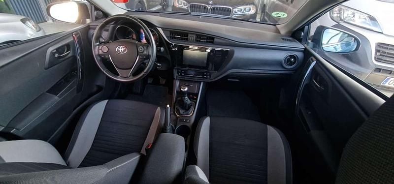 Usado Toyota Auris Active 116 CV (85 kW) 2018 Azul Utilitario