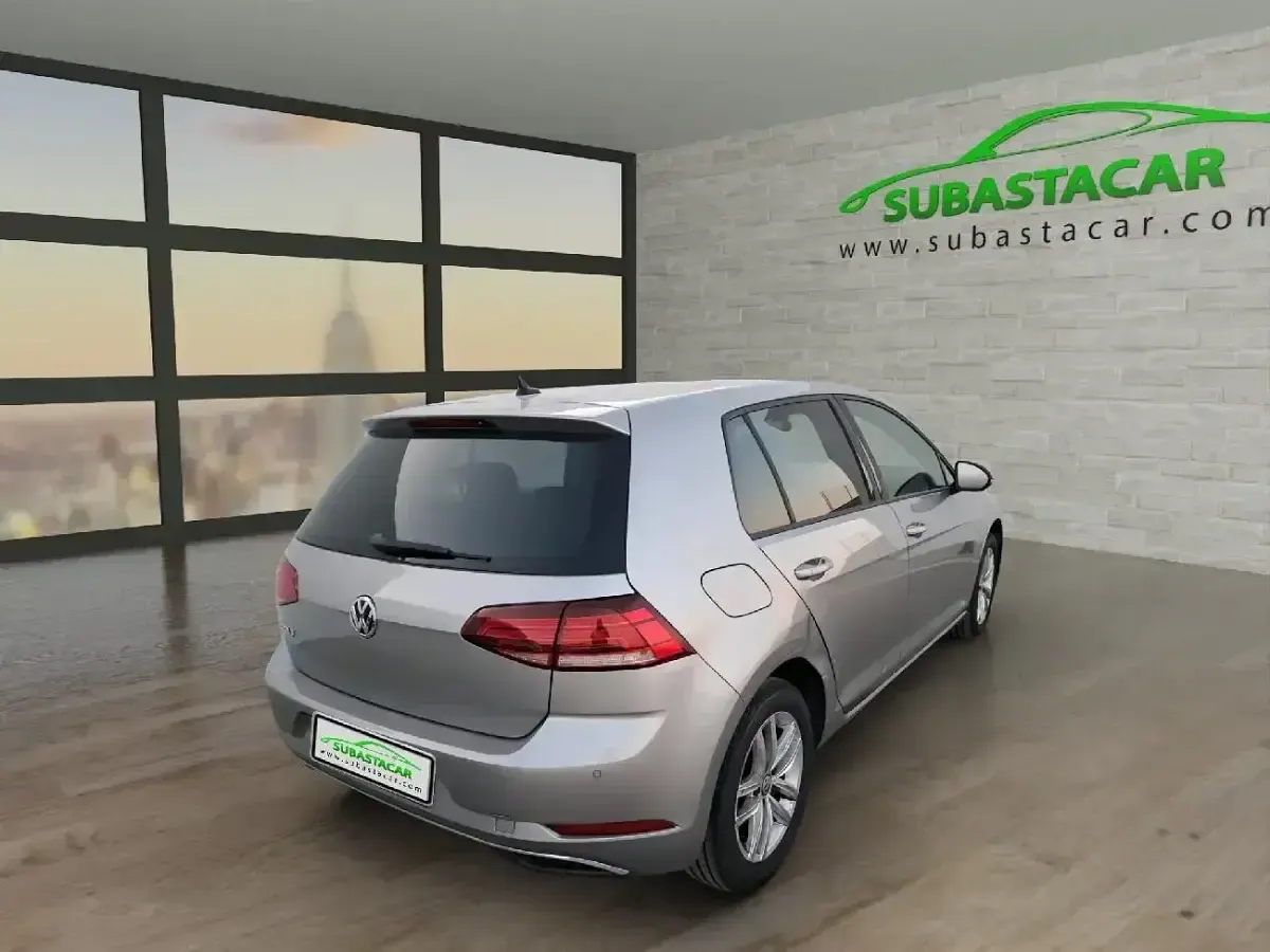 Usado VW Golf VII Advance 150 CV (110 kW) 2019 Gris