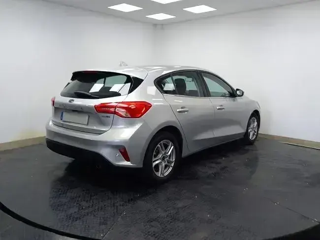 Usado Ford Focus Trend+ 125 CV (91 kW) 2021 Gris Berlina
