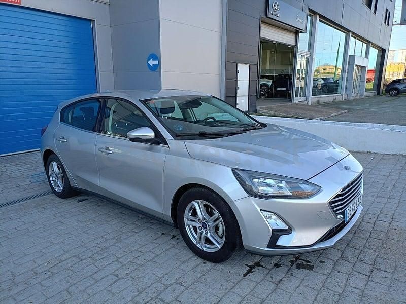 Usado Ford Focus Trend 125 CV (91 kW) 2021 Gris / plata Berlina