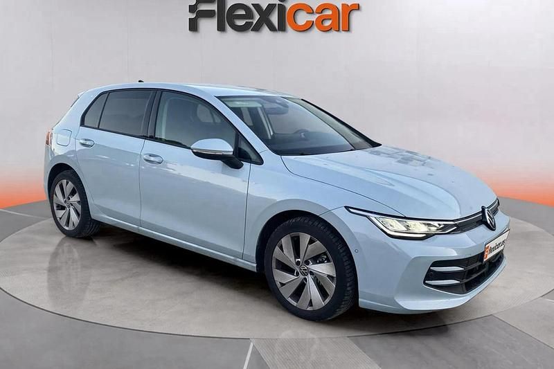 Usado VW Golf VIII 116 CV (85 kW) 2025 Azul Berlina