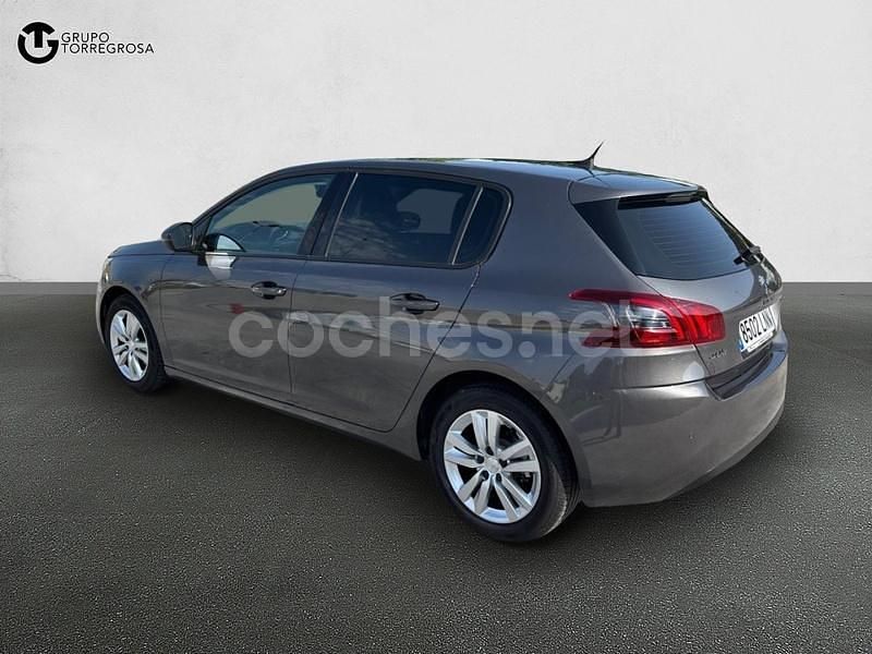 Usado Peugeot 308 Active 130 CV (95 kW) 2021 Gris / plata Berlina