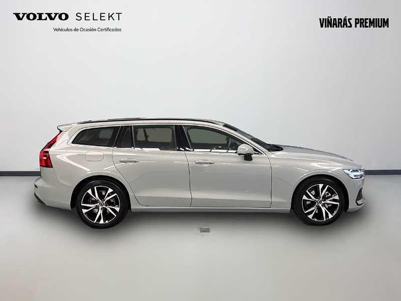 Usado Volvo V60 Core 2025 Gris Familiar