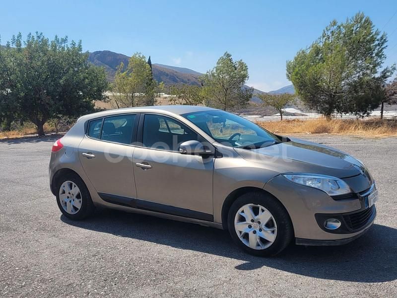 Usado Renault Mégane Business 110 CV (80 kW) 2012 Beige Berlina