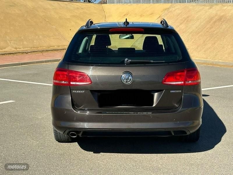 Usado VW Passat 105 CV (77 kW) 2013 Marrón Familiar