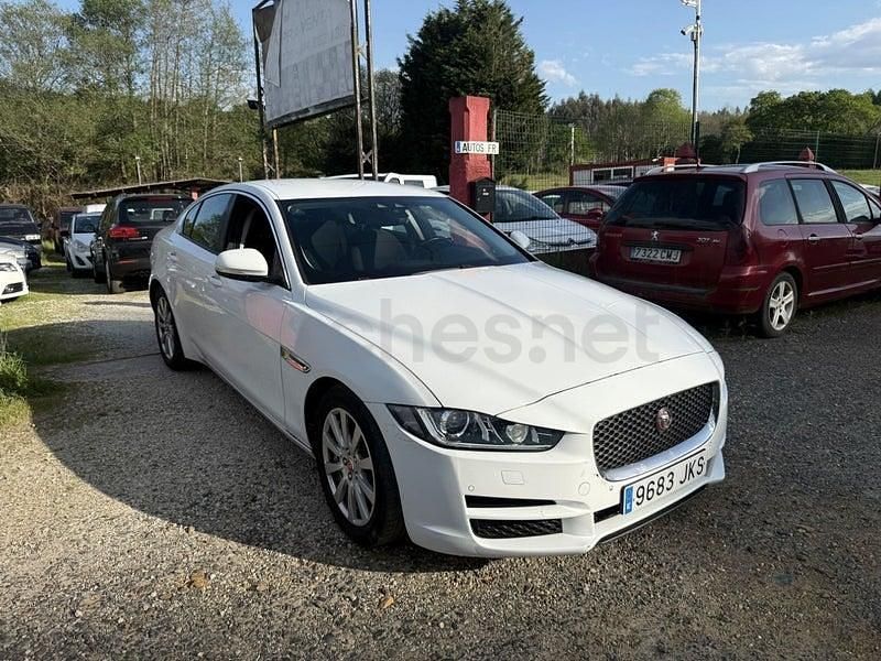 Usado Jaguar XE R-Sport 180 CV (132 kW) 2016 Blanco Berlina