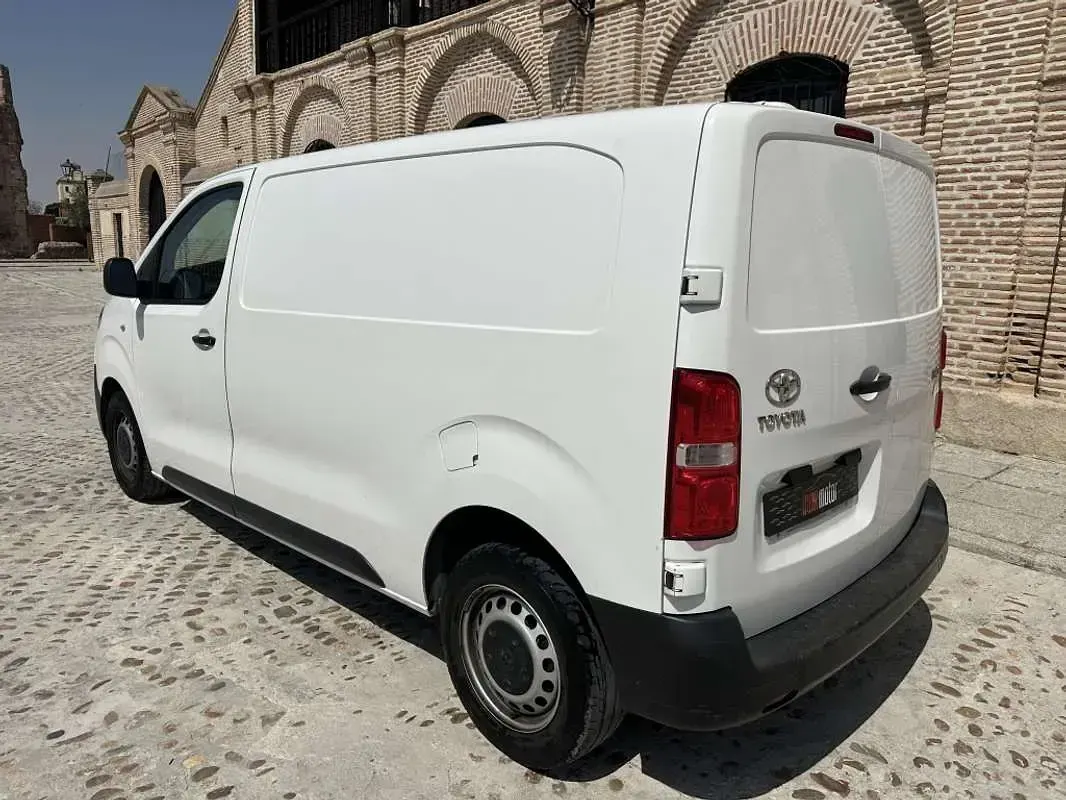 Usado Toyota Proace 140 CV (102 kW) 2021 Blanco Monovolumen