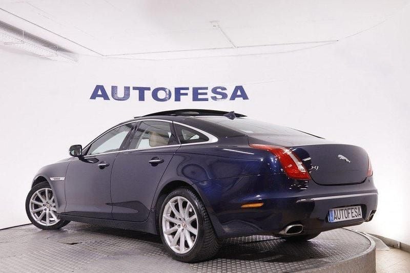 Usado Jaguar XJ Luxury 275 CV (202 kW) 2014 Azul Berlina