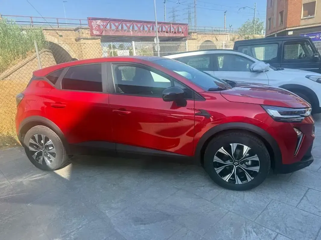 Usado Renault Captur Techno 160 CV (117 kW) 2026 Burdeos SUV