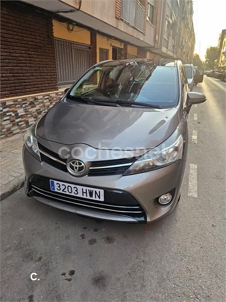 Gris / plata Usado 2014 Toyota Verso Comfort Monovolumen | 10.500 € (Un poco caro) - Imagen 1/4