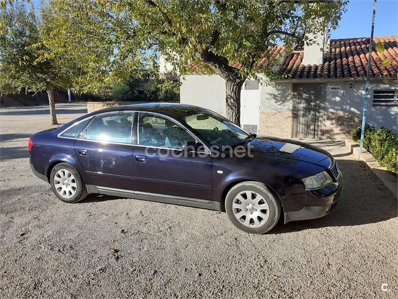 Usado Audi A6 165 CV (121 kW) 2000 Azul Berlina