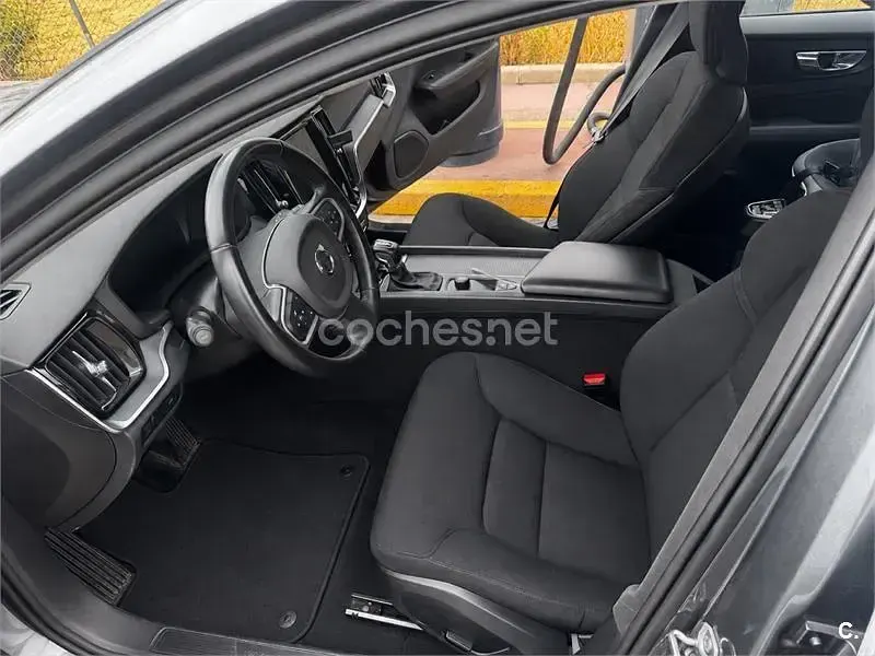 Usado Volvo V60 Momentum 150 CV (110 kW) 2019 Gris / plata Familiar