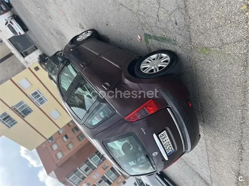 Usado Lancia Musa 90 CV (66 kW) 2007 Rojo Monovolumen