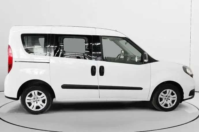 Usado Fiat Doblò 105 CV (77 kW) 2022 Monovolumen