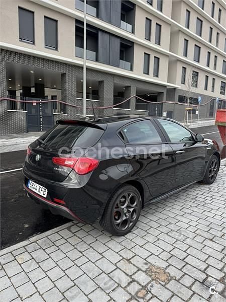 Usado Alfa Romeo Giulietta Super 120 CV (88 kW) 2017 Negro Utilitario