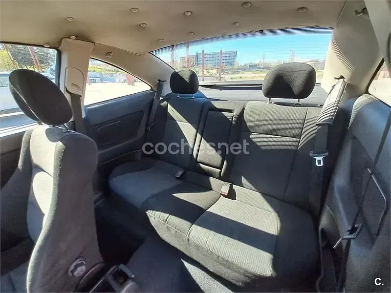 Usado Opel Astra Edition 125 CV (91 kW) 2004 Rojo Coupe