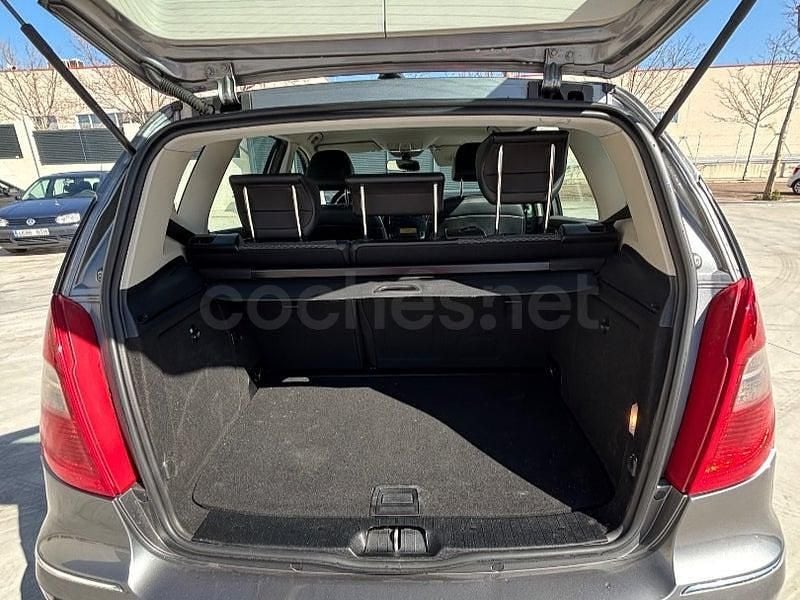 Usado Mercedes A180 Elegance 109 CV (80 kW) 2008 Gris / plata Monovolumen