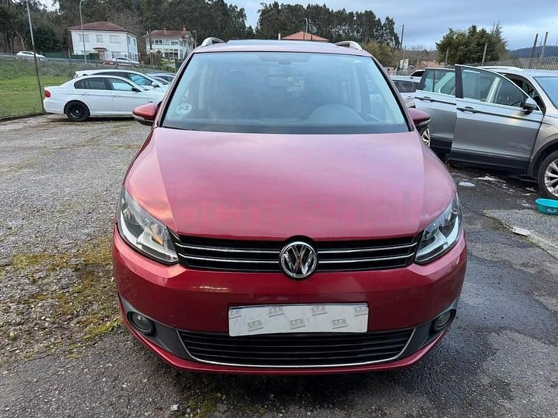 Usado VW Touran Advance 105 CV (77 kW) 2012 Granate Monovolumen