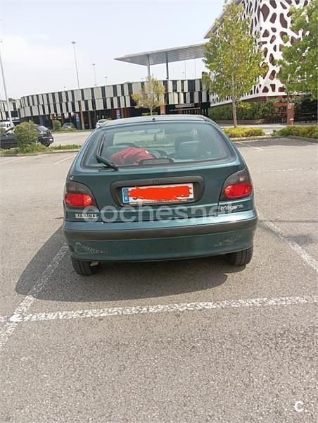 Usado Renault Mégane 90 CV (66 kW) 1999 Verde Berlina