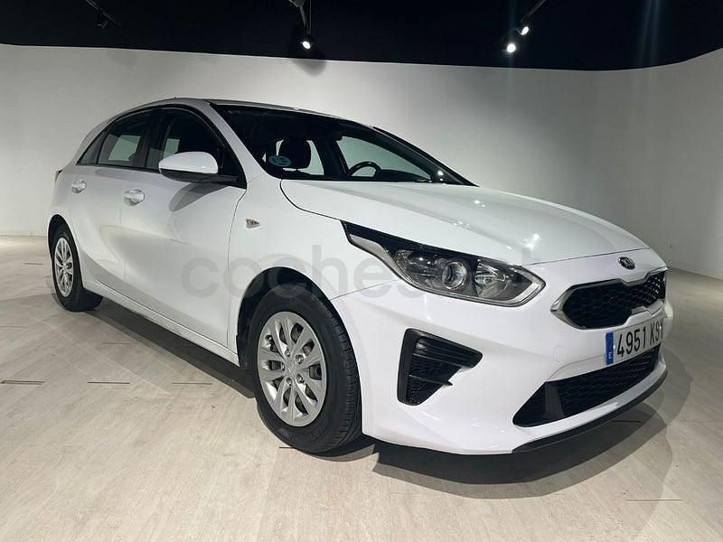 Usado Kia Ceed 100 CV (73 kW) 2019 Blanco Utilitario
