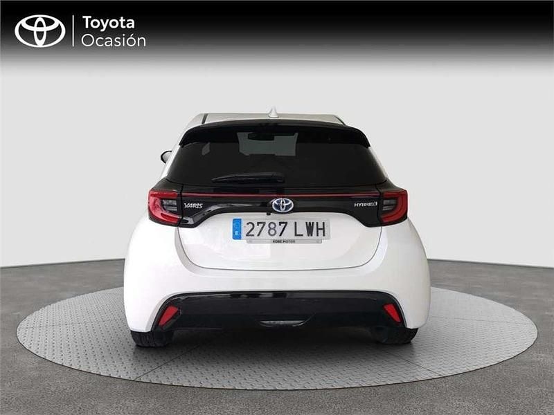 Usado Toyota Yaris Hybrid Style 116 CV (85 kW) 2022 Monovolumen