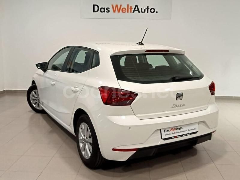 Usado Seat Ibiza Style Plus 110 CV (80 kW) 2022 Blanco Berlina