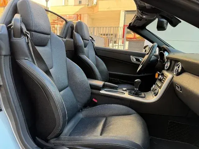 Usado Mercedes SLK200 184 CV (135 kW) 2012 Gris / plata Descapotable
