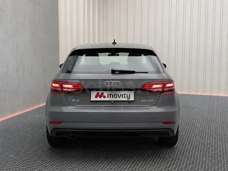 Usado Audi A3 116 CV (85 kW) 2020 Gris / plata Berlina