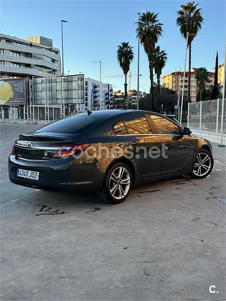 Usado Opel Insignia Selective 140 CV (102 kW) 2015 Gris / plata Berlina