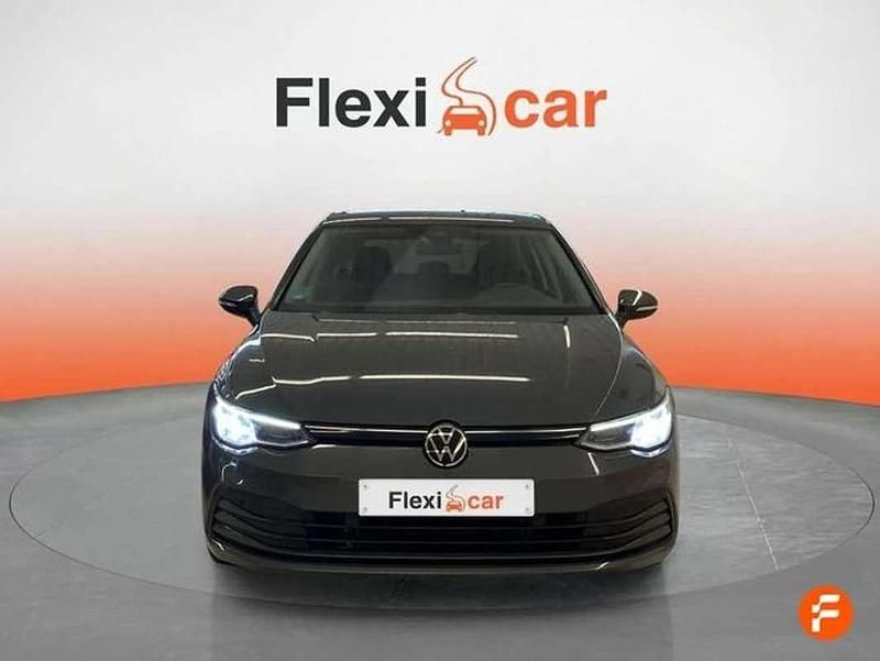 Usado VW Golf VIII Life 131 CV (96 kW) 2021 Gris Familiar