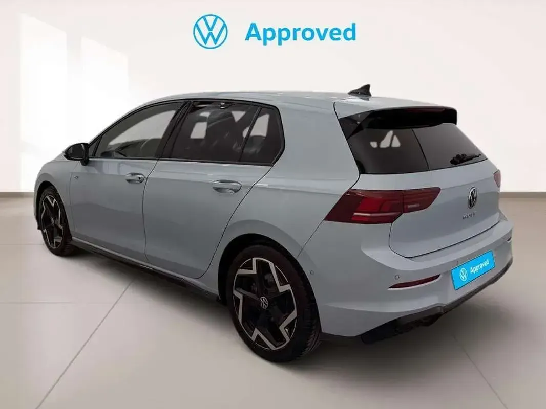 Usado VW Golf VIII R-line 150 CV (110 kW) 2025 Azul Utilitario
