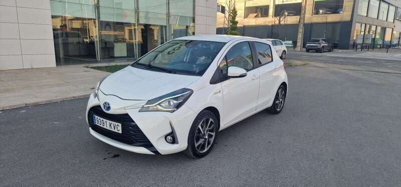 Blanco Usado 2019 Toyota Yaris Hybrid Active Utilitario | 9600 € (Super precio) - Imagen 1/4