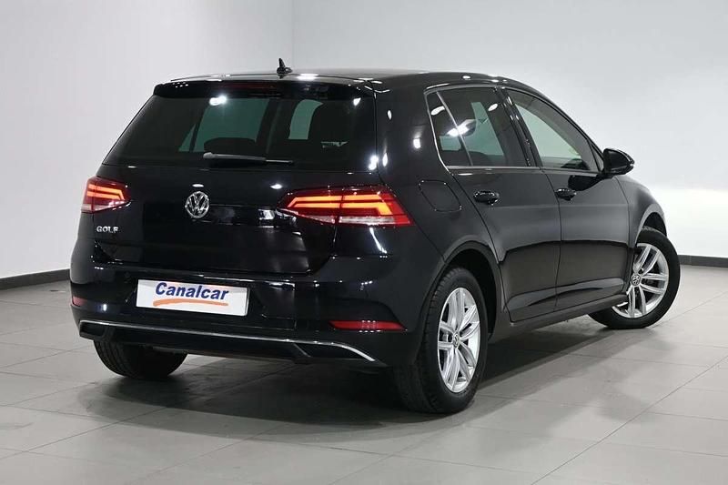 Usado VW Golf VII Advance 125 CV (91 kW) 2018 Negro Utilitario