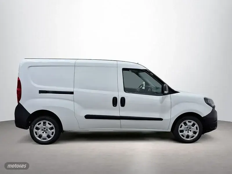 Usado Fiat Doblò 95 CV (69 kW) 2021 Blanco Monovolumen