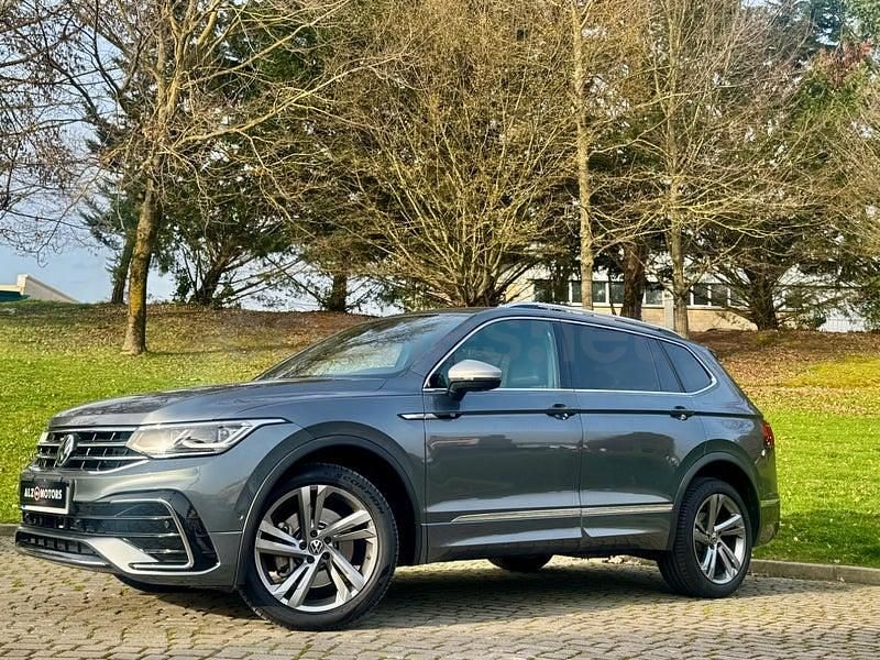 Usado VW Tiguan R-line 193 CV (141 kW) 2024 Gris / plata SUV