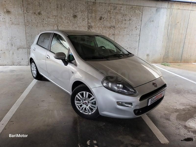 Usado Fiat Punto Pop 69 CV (50 kW) 2015 Gris / plata Utilitario