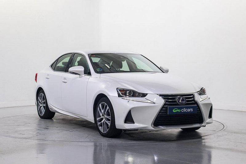 Usado Lexus IS300h Luxury Line 223 CV (164 kW) 2018 Blanco Berlina