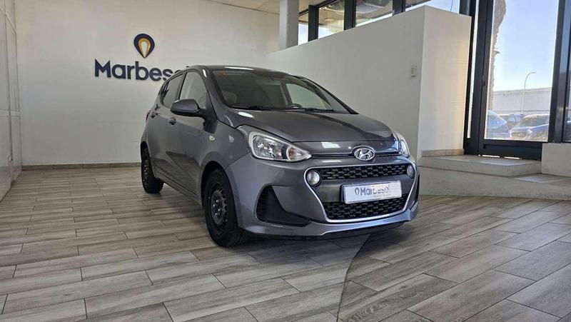 Usado Hyundai i10 67 CV (49 kW) 2019 Gris Utilitario