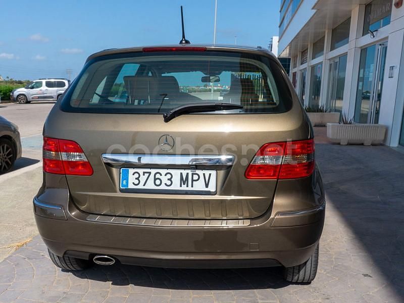 Usado Mercedes B180 109 CV (80 kW) 2009 Marrón Monovolumen