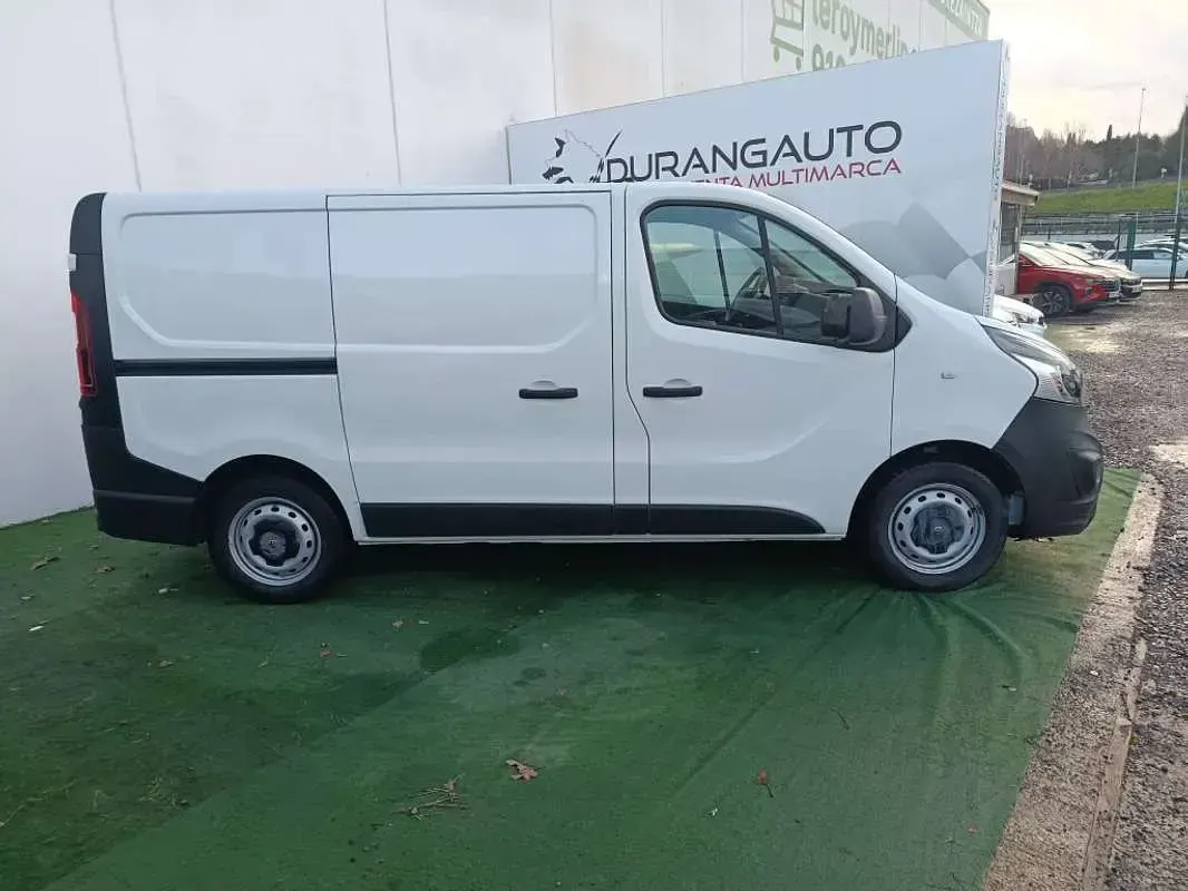 Usado Opel Vivaro Expression 120 HP (88 kW) 2018 Branco Monovolume
