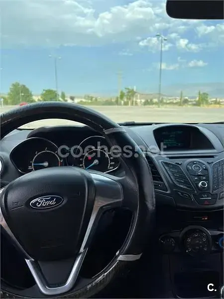 Usado Ford Fiesta Trend 75 CV (55 kW) 2015 Gris / plata Utilitario