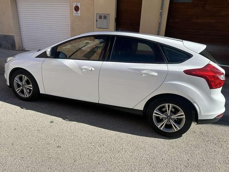 Usado Ford Focus Trend+ 125 CV (91 kW) 2015 Blanco Utilitario