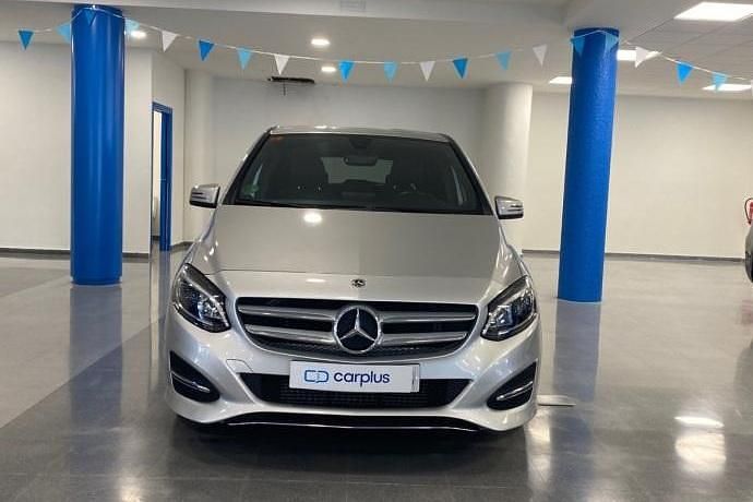Usado Mercedes B180 109 CV (80 kW) 2018 Plateado Monovolumen